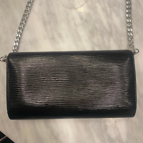 SOLD ✨Auth✨ Louis Vuitton Epi Crossbody - Picture 14 of 15